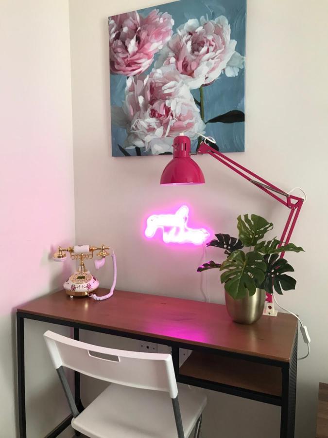 Bushbury The Glam Cave 아파트 외부 사진